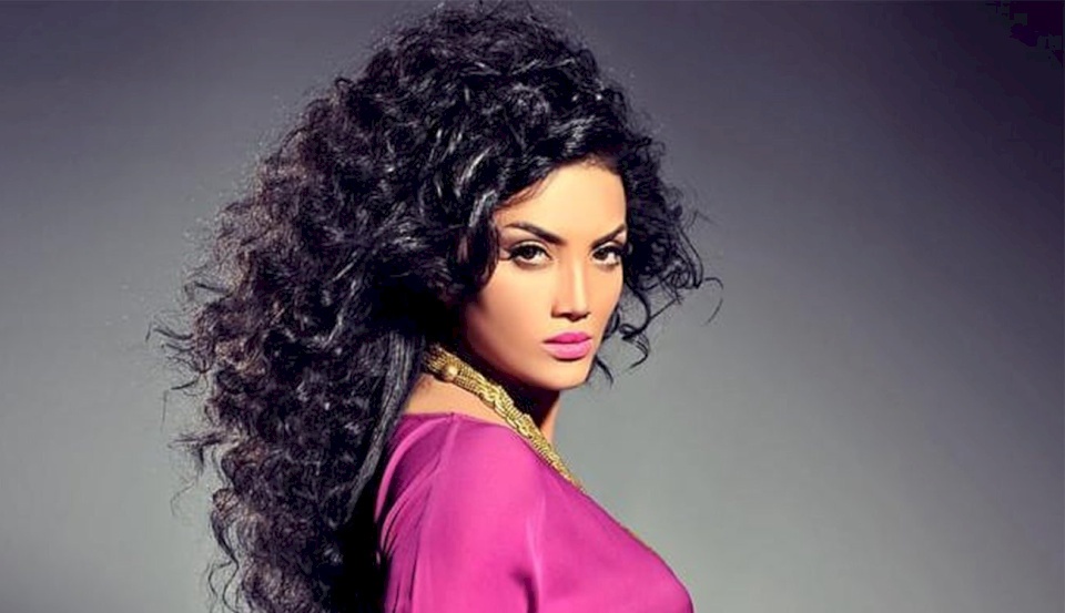 تفاصيل جديدة للحالة الصحية للفنانة حورية فرغلي