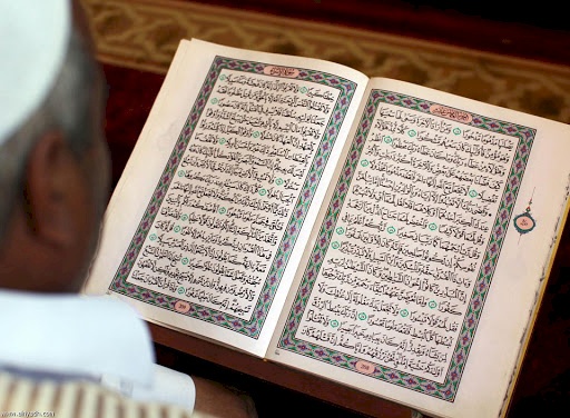 ما حقيقة إلغاء تدريس الآيات القرآنية والأحاديث في مناهج التعليم بمصر؟