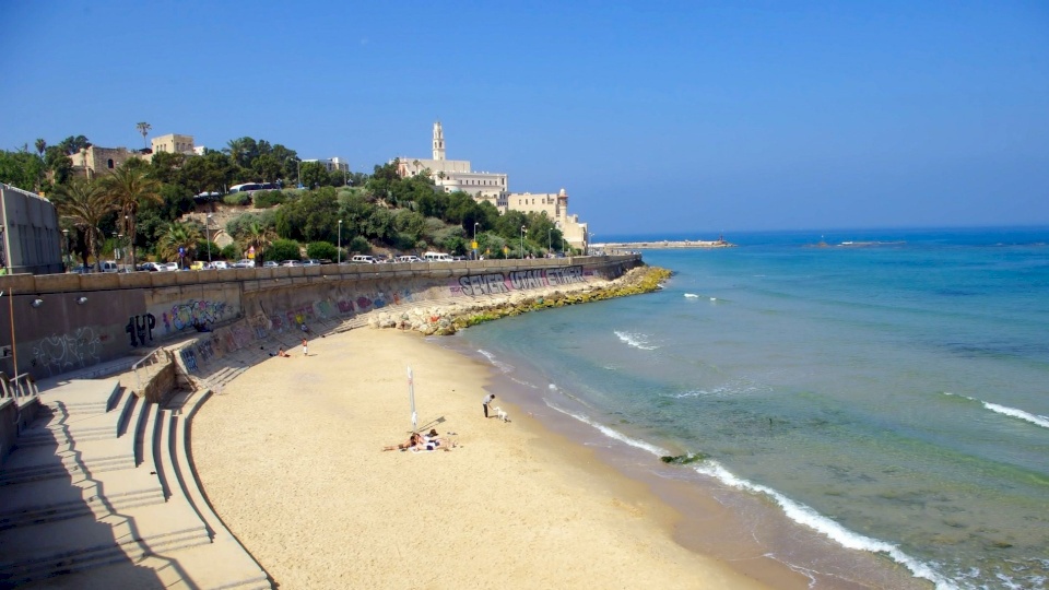 إسرائيل تُحذر من زيارة الشواطئ حتى إشعار آخر.. ما السبب؟