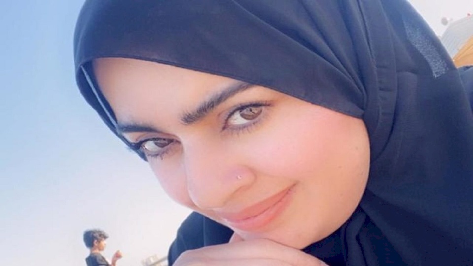 فيديو| أميرة الناصر تظهر بالحجاب مجددا.. وتعرض صورا صادمة لـ"تعنيفها على يد طليقها"