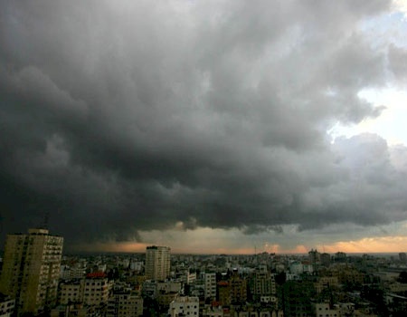 الطقس: أجواء باردة وأمطار خفيفة متفرقة