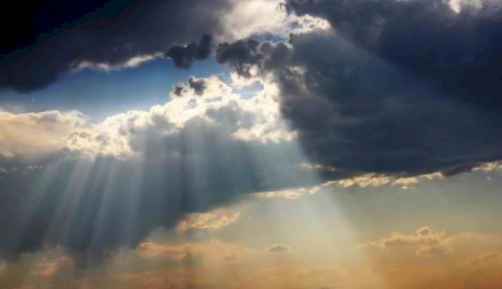 الطقس: انخفاض طفيف وفرصة ضعيفة لأمطار متفرقة