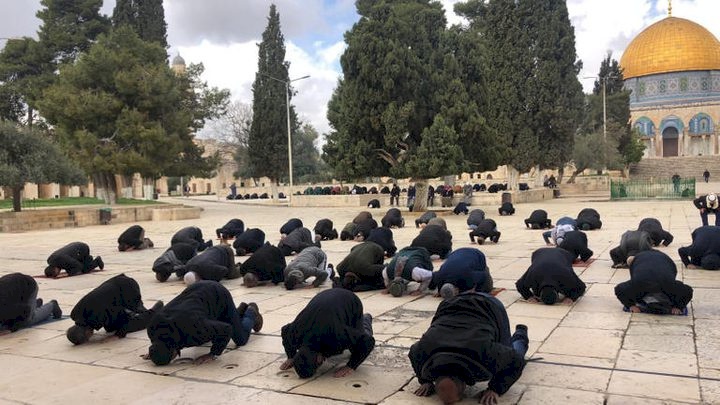 الأوقاف: صلاة وخطبة الجمعة غدا في الساحات العامة
