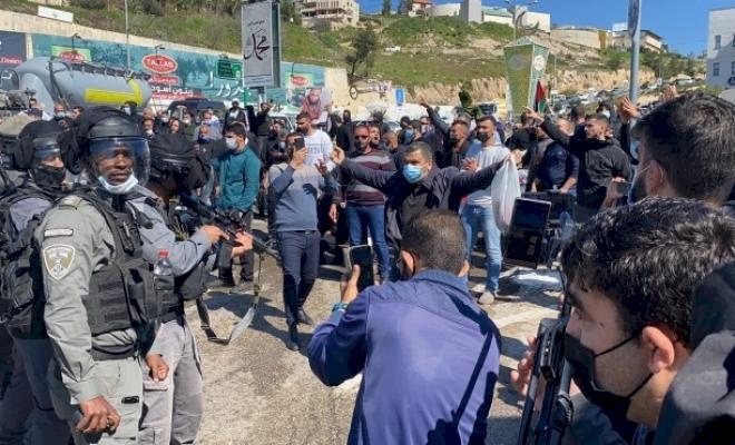 فيديو| إصابات واعتقالات خلال مظاهرة ضد الجريمة والشرطة في أم الفحم