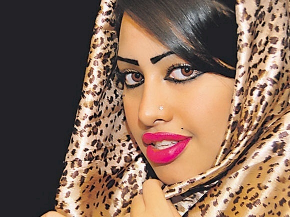 الإعلامية السعودية "صاحبة أجمل شفاه بالتاريخ" كادت أن تموت! (صور)