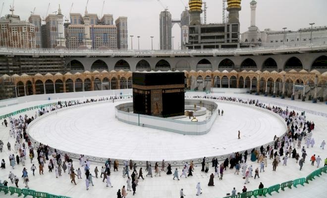 صورة| أفيخاي أدرعي: أنا في مكة المكرمة؟