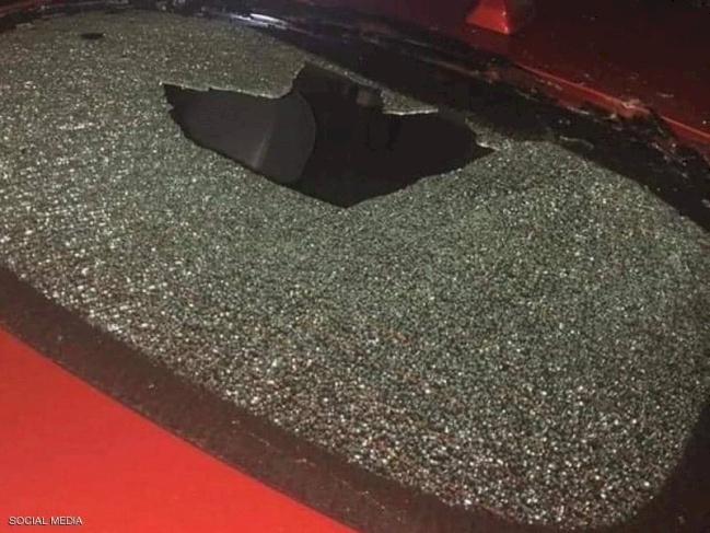 صور- فتاتان تحطمان زجاج 15 مركبة في الأردن