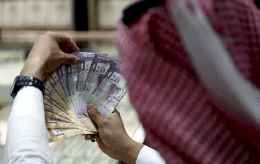 إماراتي ينثر 50 ألف يورو على المارة في دبي والقضاء يعاقبه!