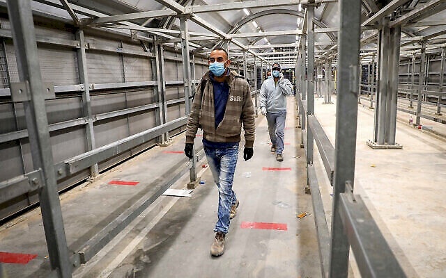 تفاصيل تطعيم 110 الاف عاملا فلسطينيا هذا الأسبوع