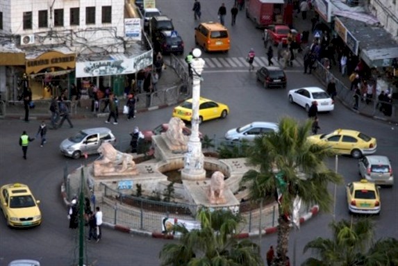 بسبب صرف الرواتب.. تأخير إغلاق رام الله الليلة حتى الـ10 مساء