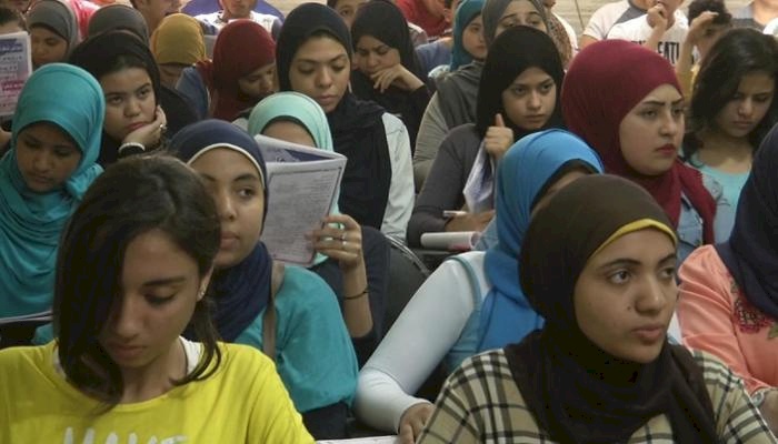 منع طالبات متبرجات من تقديم الامتحان يثير جدلا في مصر.. وهذا ما حدث!