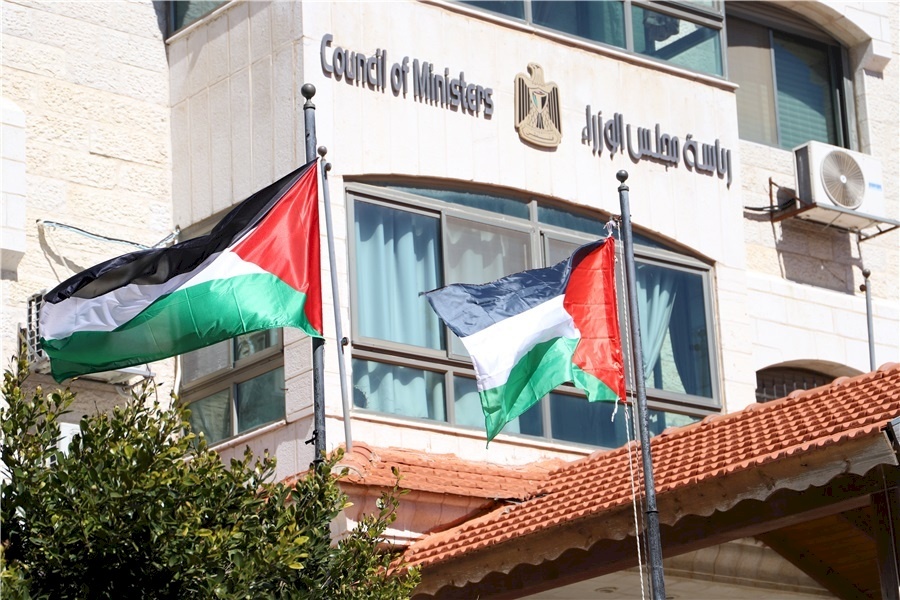 الحكومة الفلسطينية تتراجع عن تقليص إجازة عيد الفطر