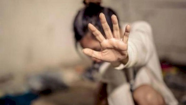 تفاصيل صادمة.. 3 شبان يستدرجون فتاة ويغصبونها لمدة يومين!