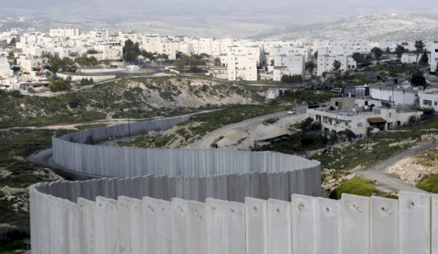 الاحتلال يخطر بهدم 10 مبانٍ في قرية الجيب بالقدس
