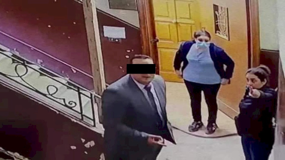 حادثة تثير ضجة في مصر.. رجل يتحرش بطفلة وسيدة تنقذ الموقف (فيديو)