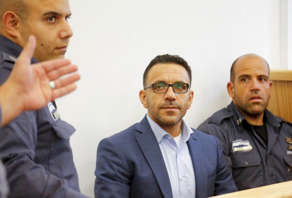 إسرائيل تقرر منع محافظ القدس من الحديث مع الرئيس عباس