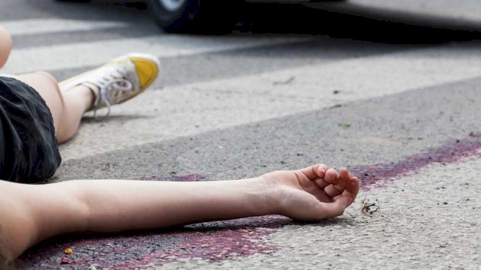 مأساة طبيبة مصرية.. اقتحموا شقتها بحجة ممارستها الرذيلة مع صديق والنهاية صادمة!