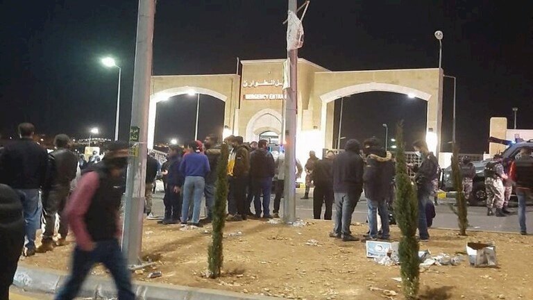 الأردن: احتجاجات ليلية بالسلط وتكثيف الوجود الأمني بمحيط المستشفى