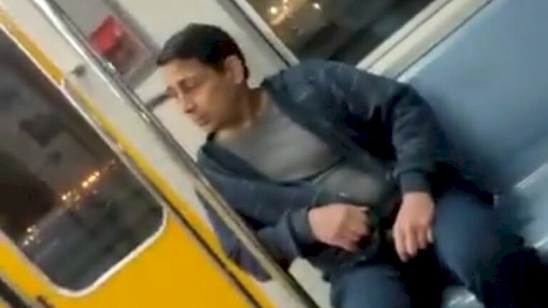 مصر.. فيديو يثير ضجة كبيرة لشاب يقوم بأفعال فاضحة أمام فتاة والشرطة تتحرك