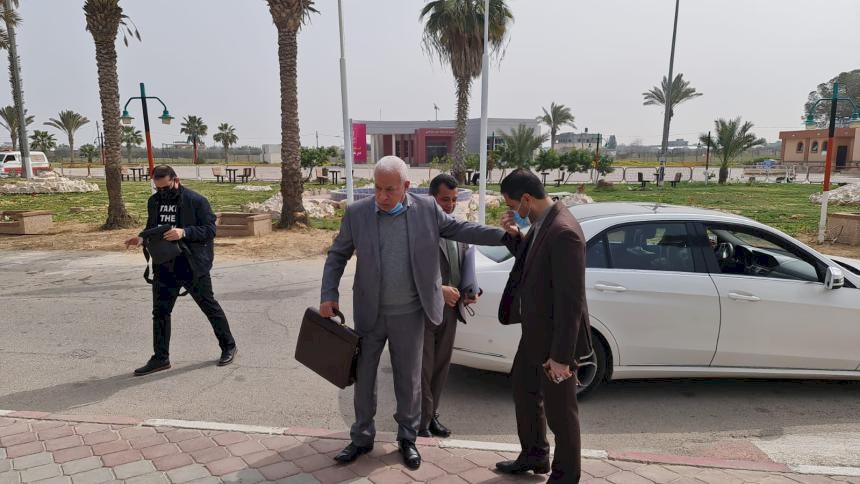 وفود الفصائل تغادر غزة باتجاه القاهرة لاستكمال "الحوار الوطني" غدا