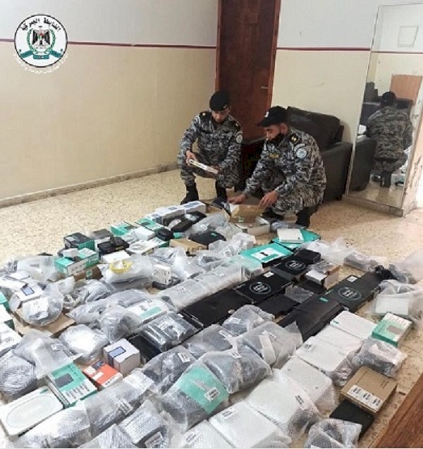 ضبط شرائح اتصالات إسرائيلية ومواد يشتبه أنها مخدرة غرب سلفيت