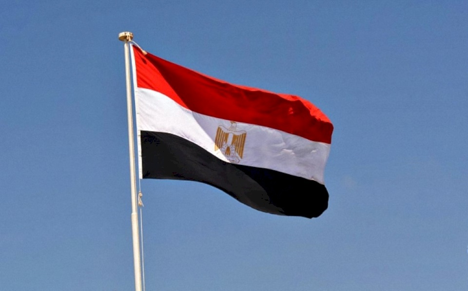 إعلان يثير أزمة كبيرة بمصر بسبب صرف ملايين الجنيهات على حرف واحد!