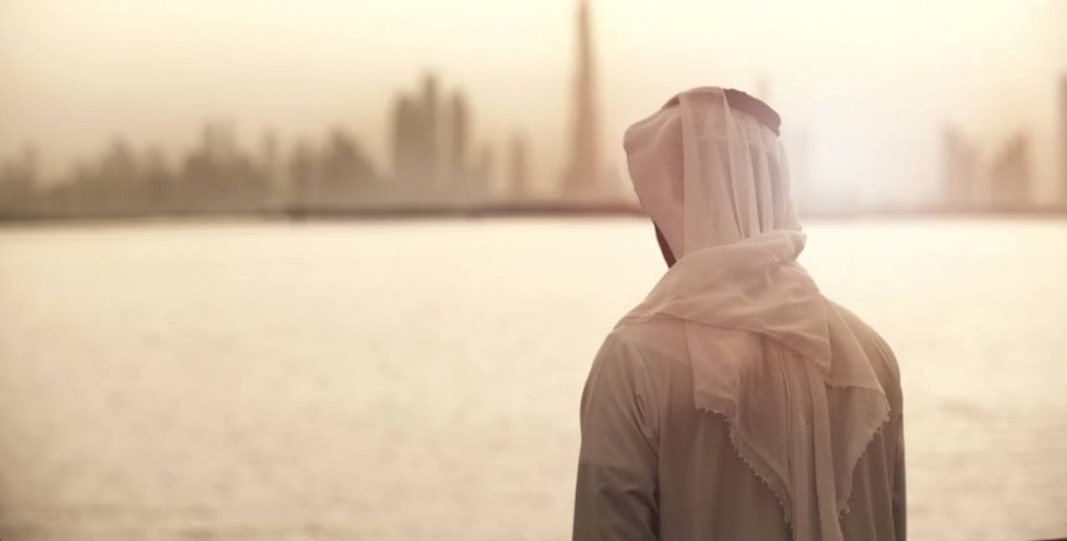 الإمارات: دفعت له مؤخر زوجته ليتزوجها.. وموقفه تسبب بضجة كبيرة!