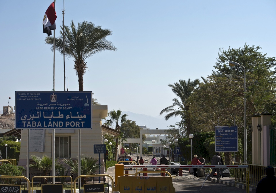 إسرائيل تعلن ضوابط لإعادة فتح معبر طابا مع مصر