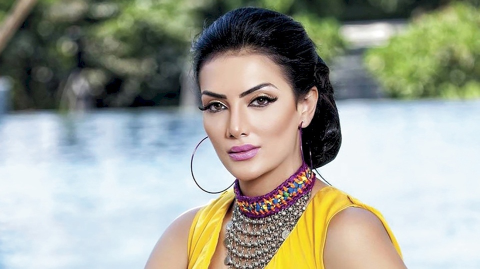 حورية فرغلي غاضبة بعد عمليتها الخطيرة.. وهذا أول ظهور لها
