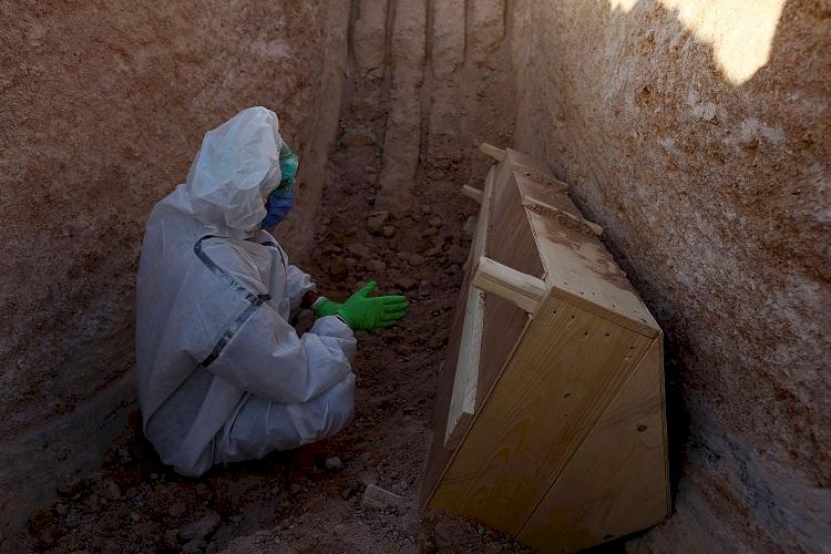 دفن هندوسي على الطريقة الإسلامية بالسعودية يثير جدلاً واسعاً وهذا ما جرى بعدها