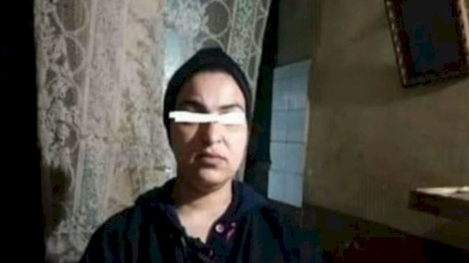 شاهد| ضربتها به ضرتها.. صور بشعة لساطور في رأس مصرية