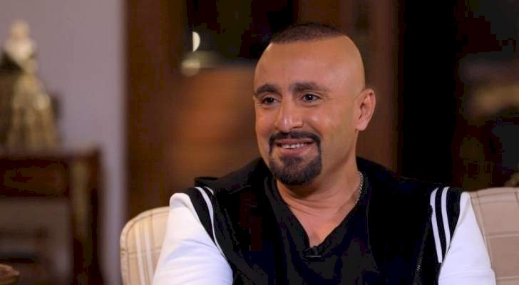 كورونا يضرب أسرة أحمد السقا.. والغموض يحيط بحالة والده