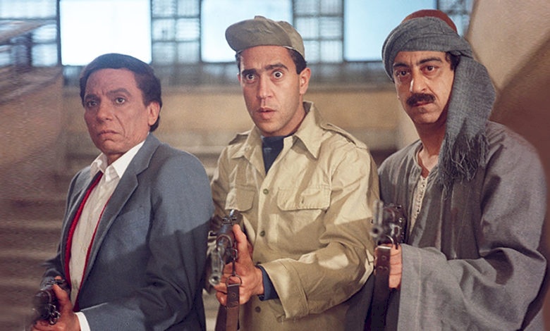 شاهد| بعد 28 عامًا على عرض الفيلم.. خطأ فادح لم يلحظه أحد في "الإرهاب والكباب"