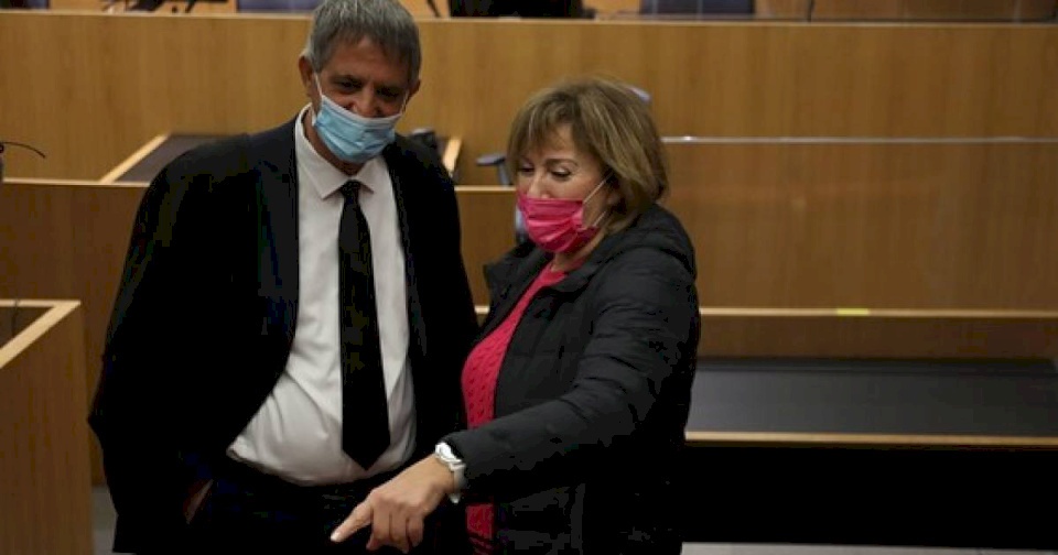 صحيفة عبرية تكشف عن واحدة من أكبر قضايا الفساد السياسي بإسرائيل