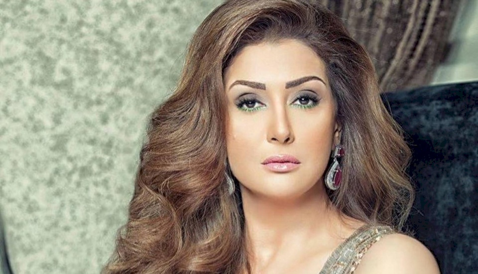 فيديو وصور| لن تصدق كيف أصبح شكل غادة عبدالرازق.. هل خضعت لعملية تجميل فاشلة؟