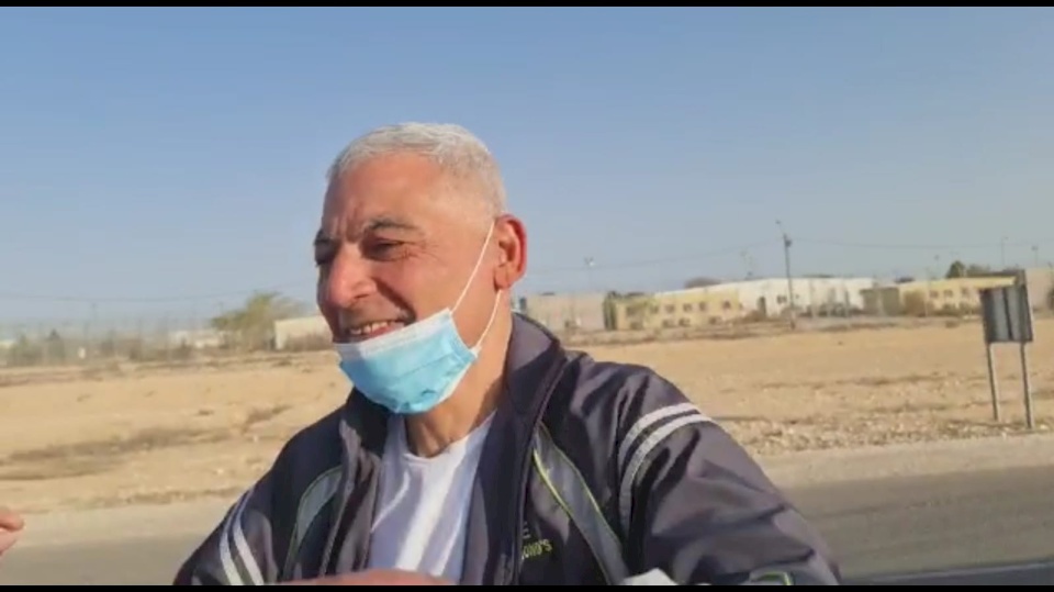 فيديو| رشدي أبو مخ يتنفس الحرية بعد 35 عامًا من الأسر في سجون الاحتلال