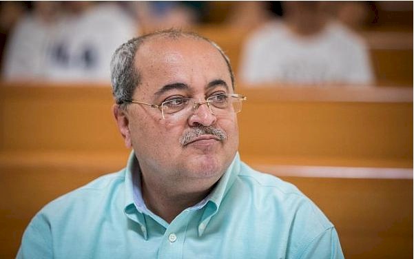 الطيبي يلمح لإمكانية دعم حكومة برئاسة بينيت