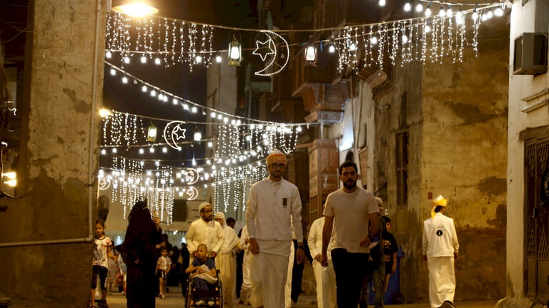 صور| أستاذ مناخ سعودي يحدد "غرة" شهر رمضان