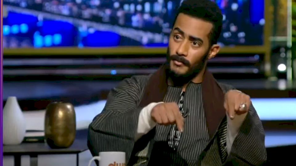 محمد رمضان يكشف حقيقة مشاهد "رمي الأموال"