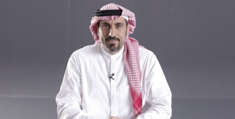 شاهد- الشقيري بصدر عار.. ومتابعة: "صورته قلبت مخي"
