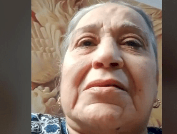 سيدة تستغيث من قسوة بناتها: "طردوني 7 سنين" (فيديو)