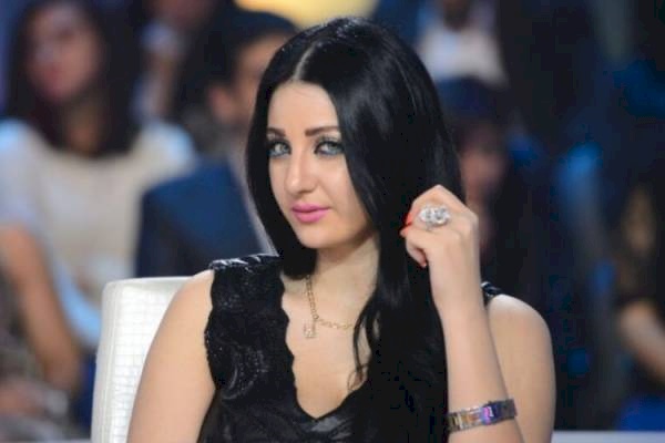 فيديو| صافينار تكشف عن عمرها الحقيقي وتعترف برفضها هدايا من وزير عربي.