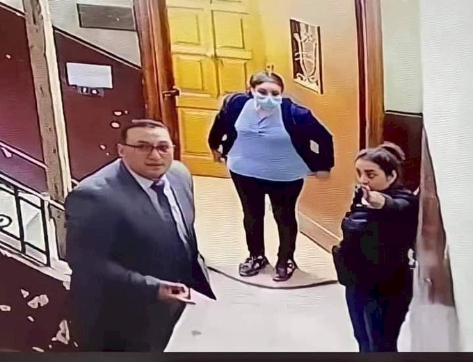 المتحرش بـ"طفلة المعادي" يتعرض للإغماء داخل المحكمة بعد سماع الحكم! (فيديو)