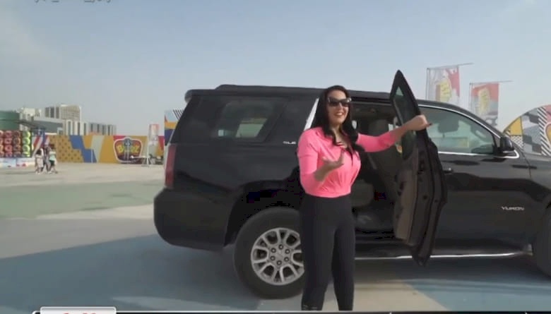 رامز جلال يتحرش بسمية الخشاب في برنامجه.. ورد فعلها يصدمه (شاهد)