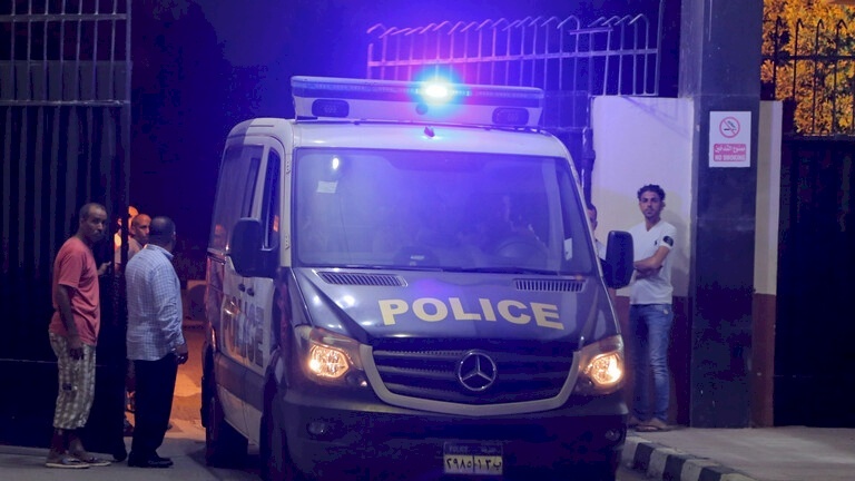 مصر.. شقيقان ينشران صورا خاصة لفتاة ويقتلان والدها