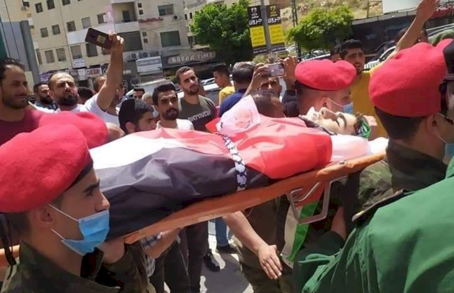 أهالي نابلس يشيعون جثمان الشهيد الفتى سعيد عودة