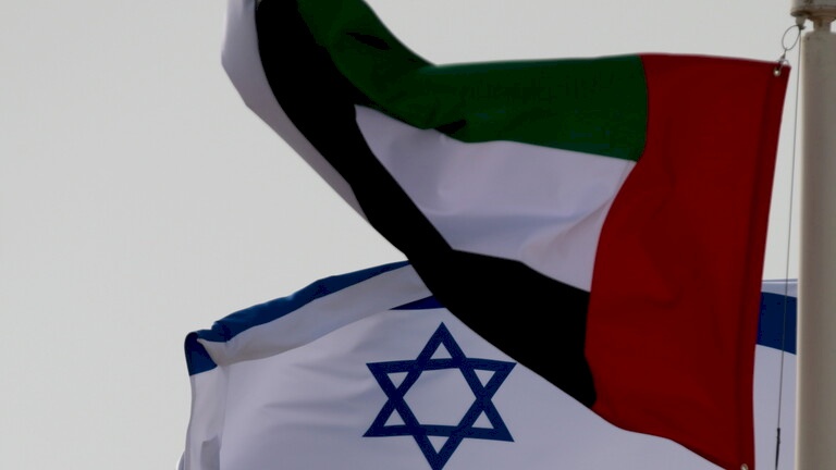 صحفي إماراتي يفتخر بأنه أول خليجي يرأس وسيلة إعلام إسرائيلية!
