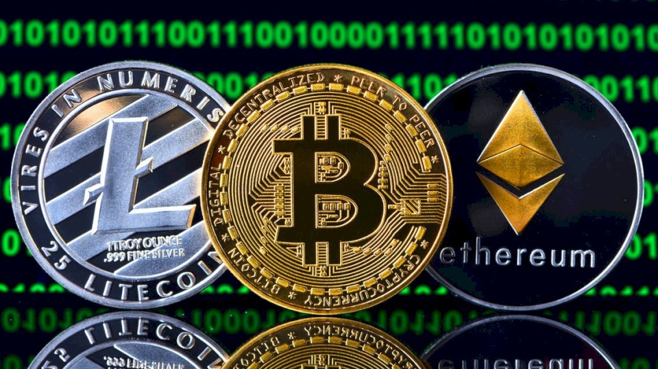 إيثر تتجاوز 4000 دولار وبيتكوين عند أعلى مستوى في 3 أسابيع