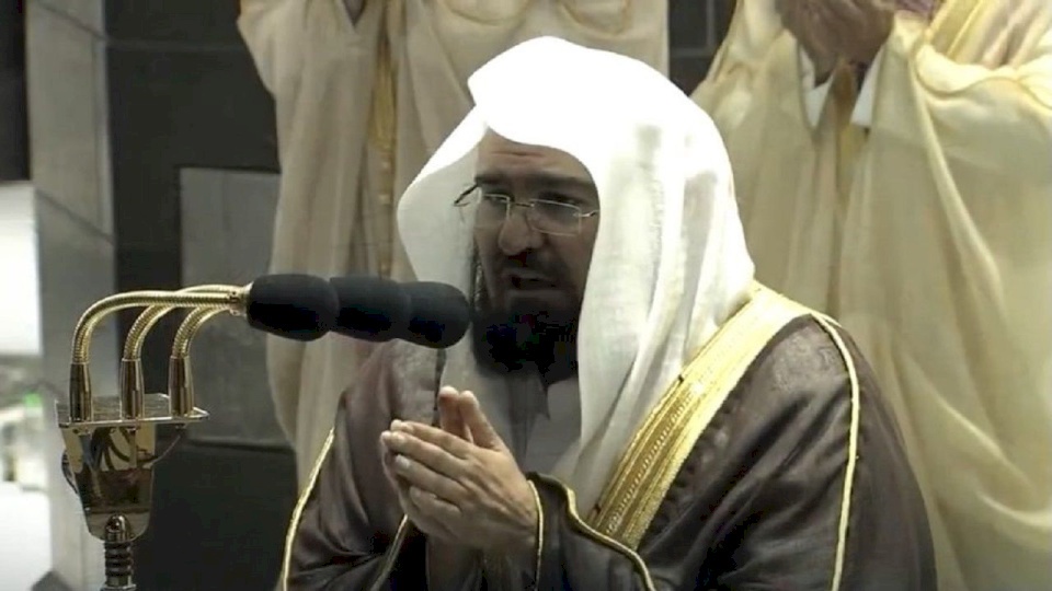 السديس يصب جام غضبه بالدعاء على إسرائيل