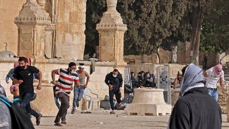 هدوء نسبي بالمسجد الأقصى بعد يوم من المواجهات العنيفة